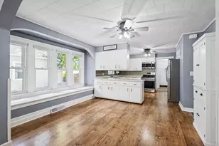 136 2nd St N, Stevens Point, WI 54481 - Photo 2