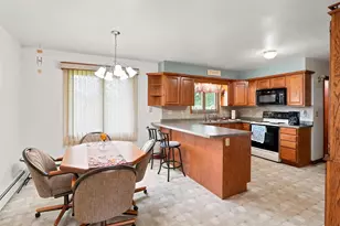 303 S 2nd Ln, Abbotsford, WI 54405 - Photo 4