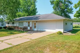 303 S 2nd Ln, Abbotsford, WI 54405 - Photo 2