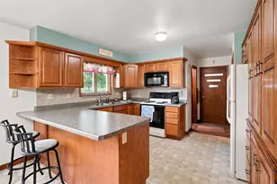 303 S 2nd Ln, Abbotsford, WI 54405 - Photo 2