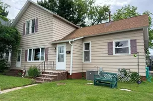 734 S 1st Ave, Wausau, WI 54401 - Photo 2