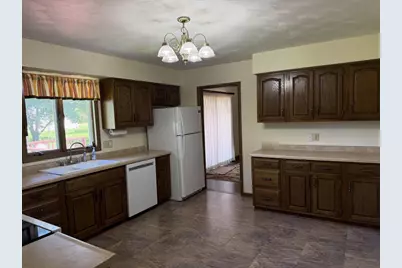 1107 W State Street, Marshfield, WI 54449 - Photo 8
