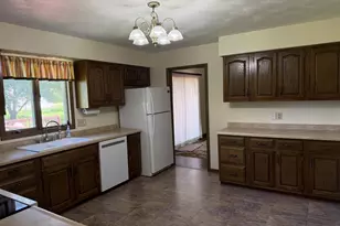 1107 W State St, Marshfield, WI 54449 - Photo 8