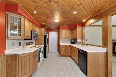 1060 Lakewood Lane, Wisconsin Rapids, WI 54494 - Photo 2