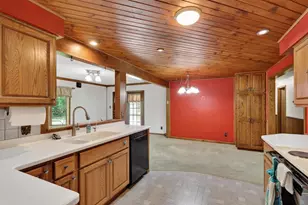 1060 Lakewood Ln, Wisconsin Rapids, WI 54494 - Photo 6
