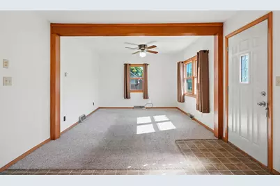 400 N Vine Avenue, Marshfield, WI 54449 - Photo 2