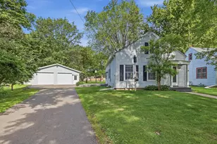 814 S Oak Ave, Marshfield, WI 54449 - Photo 2