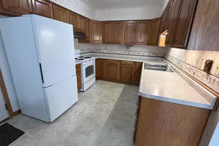 106 S 6th St, Colby, WI 54421 - Photo 6