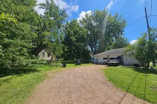 114 E 9th St, Marshfield, WI 54449 - Photo 8