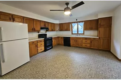 827 W North Street, Marshfield, WI 54449 - Photo 6