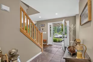 912 Cherokee Ct, Waupaca, WI 54981 - Photo 2
