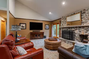 3942 Hillside Ln, Wausau, WI 54403 - Photo 8