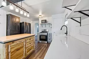 419 W McMillan St, Marshfield, WI 54449 - Photo 6