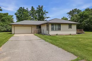 5321 Wyatt Ave, Wisconsin Rapids, WI 54494 - Photo 2