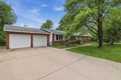 719 Sunset Avenue, Stevens Point, WI 54481 - Photo 2