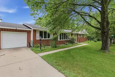 719 Sunset Avenue, Stevens Point, WI 54481 - Photo 4
