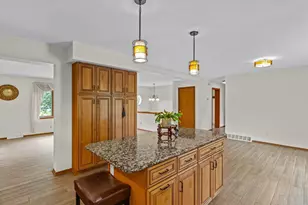 1407 S Washington Ave, Marshfield, WI 54449 - Photo 12