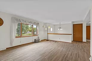 1407 S Washington Ave, Marshfield, WI 54449 - Photo 6