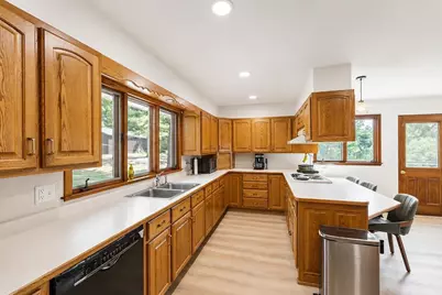 8120 Grove Avenue, Wisconsin Rapids, WI 54494 - Photo 8