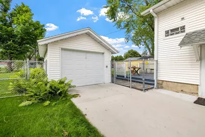 2909 Algoma Street, Stevens Point, WI 54481 - Photo 2