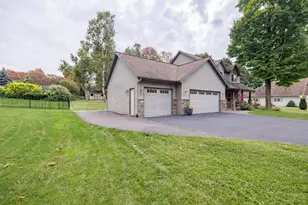 205 Aspen Grove, Wausau, WI 54403 - Photo 2