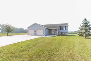 2581 Golden Eagle Rd, Kronenwetter, WI 54455 - Photo 4