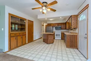 819 Broadway Ave, Wausau, WI 54403 - Photo 8