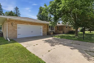 211 Meadow Street, Stevens Point, WI 54481 - Photo 2