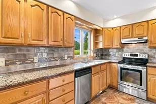 1213 W Jefferson St, Marshfield, WI 54449 - Photo 12