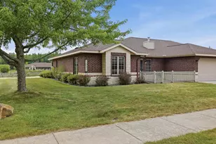 1032 Jasmine Ln, Stevens Point, WI 54482 - Photo 2
