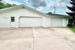 404 Bruce St, New London, WI 54961 - Photo 2