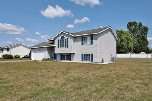 2276 Crystal View Dr, Kronenwetter, WI 54455 - Photo 2