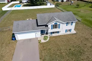 2276 Crystal View Dr, Kronenwetter, WI 54455 - Photo 4