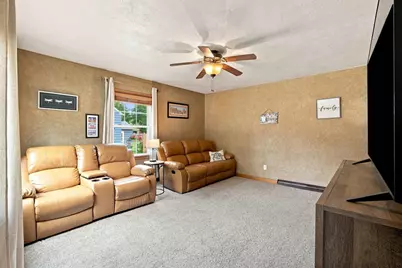 425 Meadow Street, Stevens Point, WI 54481 - Photo 8