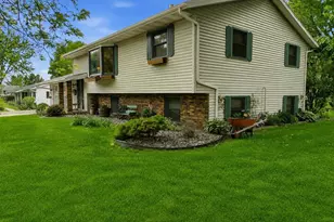 1019 W Upham St, Marshfield, WI 54449 - Photo 2