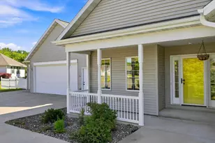 1109 S Locust Ave, Marshfield, WI 54449 - Photo 2