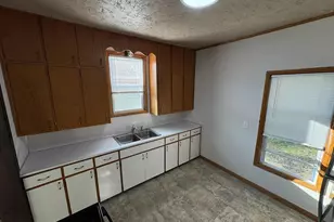 810 S Vine Ave, Marshfield, WI 54449 - Photo 8