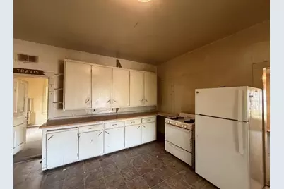 906 N 1st Avenue, Wausau, WI 54401 - Photo 2