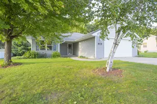420 Red Tail Dr, Amherst, WI 54406 - Photo 2