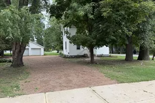 907 E Blodgett St, Marshfield, WI 54449 - Photo 14
