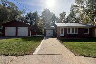 933 W 3rd St, Nekoosa, WI 54457 - Photo 2