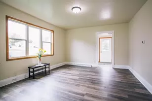 302 W Miller St, Greenwood, WI 54437 - Photo 10