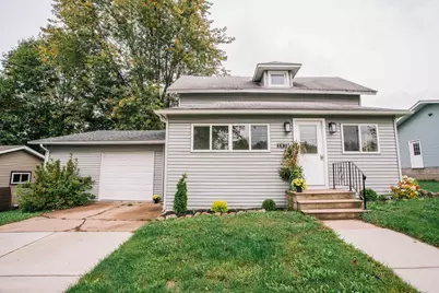 302 W Miller Street, Greenwood, WI 54437 - Photo 2