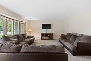 2501 Magnolia Dr, Plover, WI 54467 - Photo 10