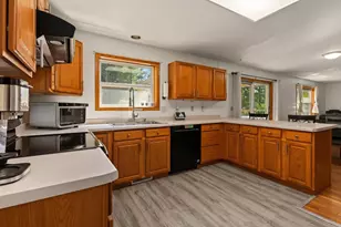 2340 Ok Bluff Cir, Plover, WI 54467 - Photo 4