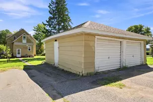 810 S Peach St, Marshfield, WI 54449 - Photo 2