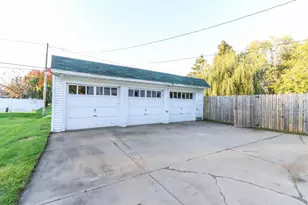 449 Wadleigh St, Stevens Point, WI 54481 - Photo 2
