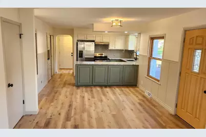 1111 N Chestnut Avenue, Marshfield, WI 54449 - Photo 4