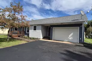 1111 N Chestnut Ave, Marshfield, WI 54449 - Photo 2