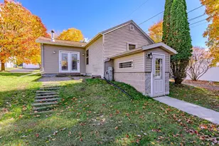 1108 S 10th St, Wausau, WI 54403 - Photo 2